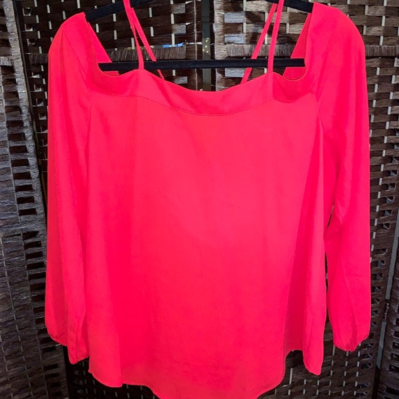 Express Off-the-shoulder, flowy blouse - Picture 2 of 5